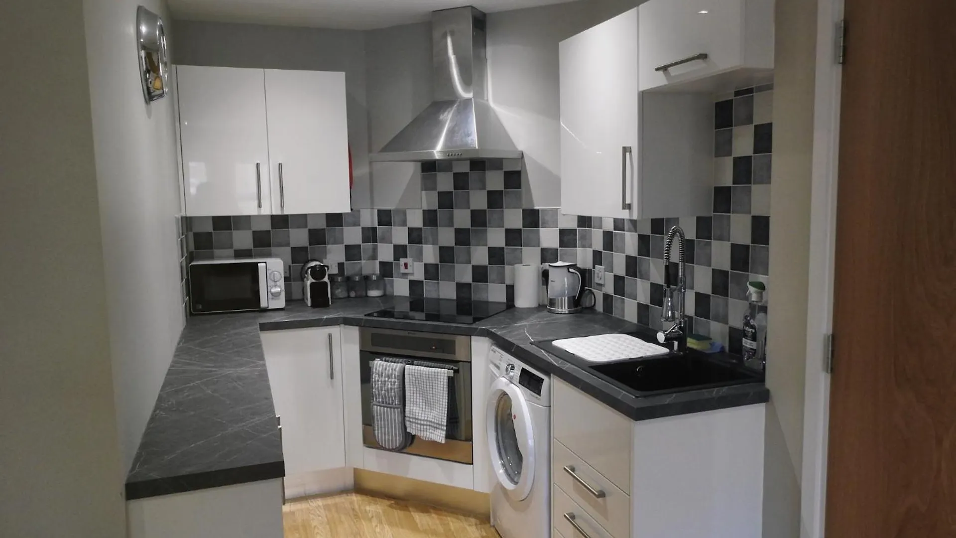 Stylish Modern Apartment With Parking Harrogate