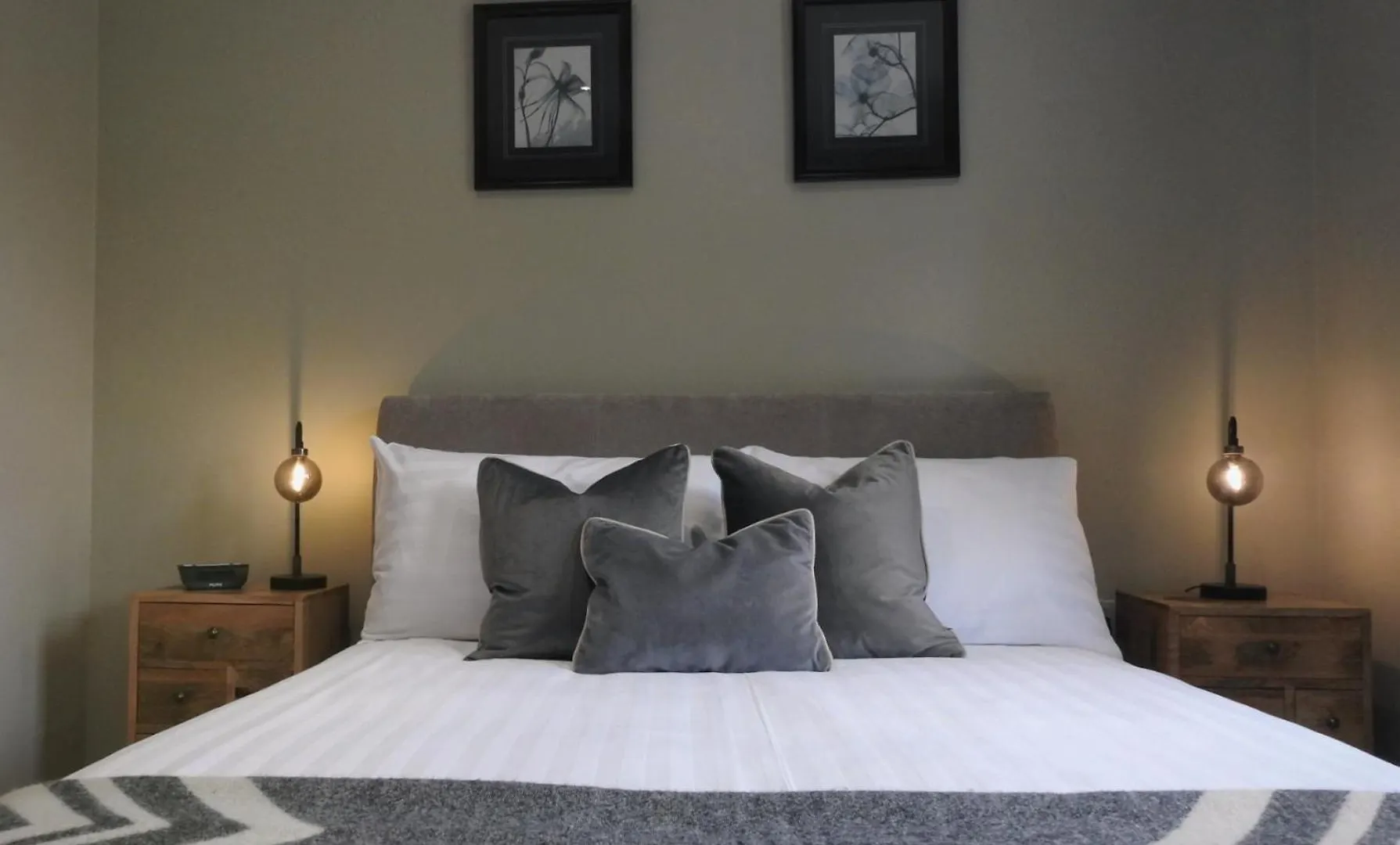 Stylish Modern Apartment With Parking Harrogate